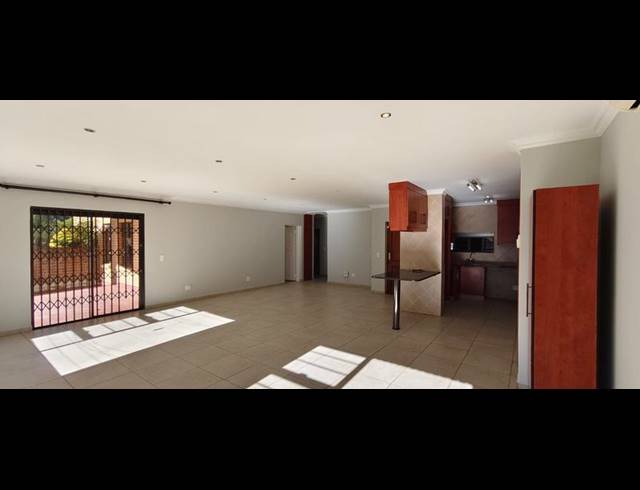 3 BEDROOM PROPERTY TO RENT IN FARRARMERE